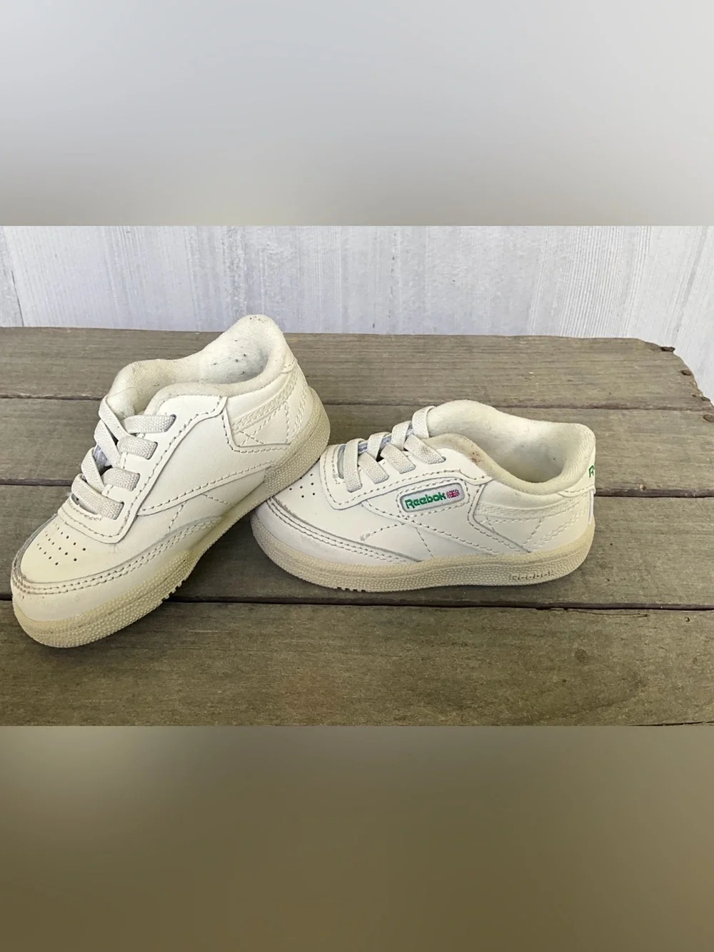 Reebok Baby Club C White Low-Top Leather Sneakers with Green Logo Sz 4